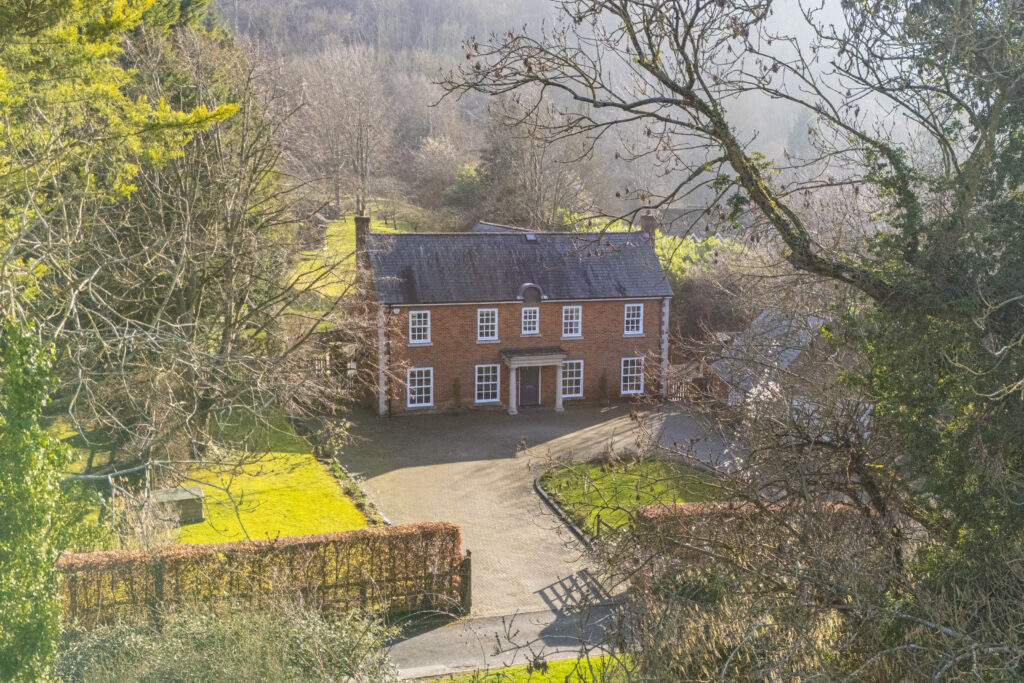 Ellesborough Road, Wendover, HP22