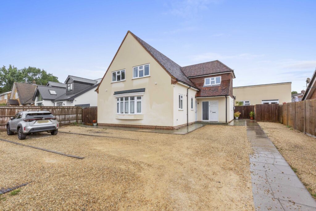 New Pond Road, Holmer Green, HP15