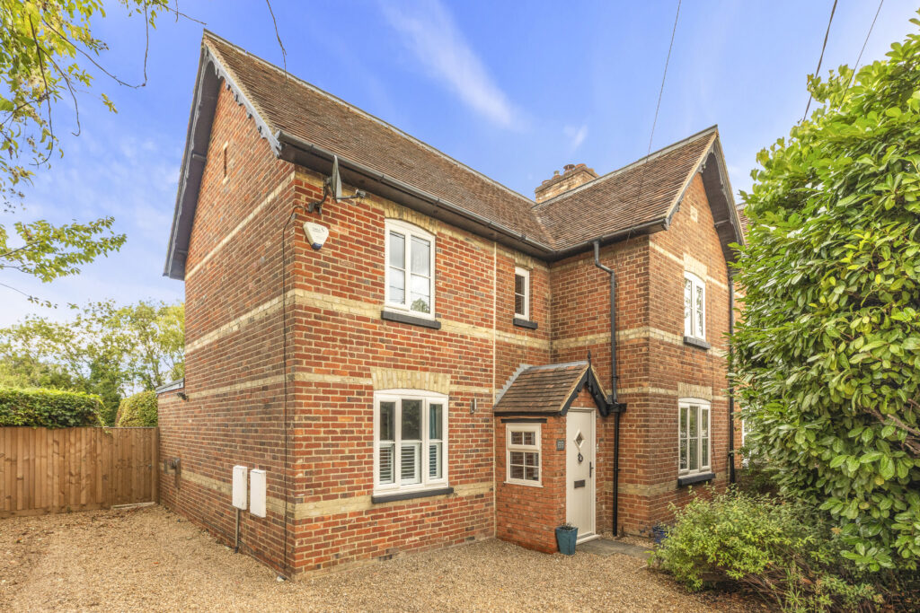 Aston Clinton Road, Weston Turville, HP22