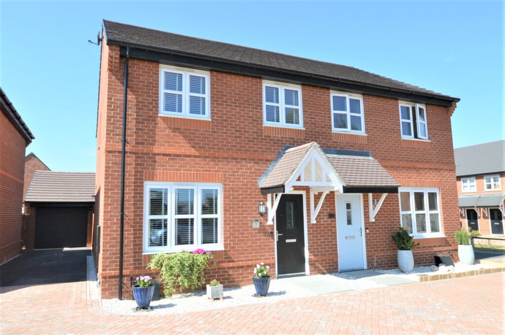 Handel Grove, Aylesbury, HP21