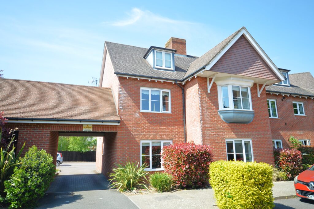 Mcindoe Drive, Wendover, HP22