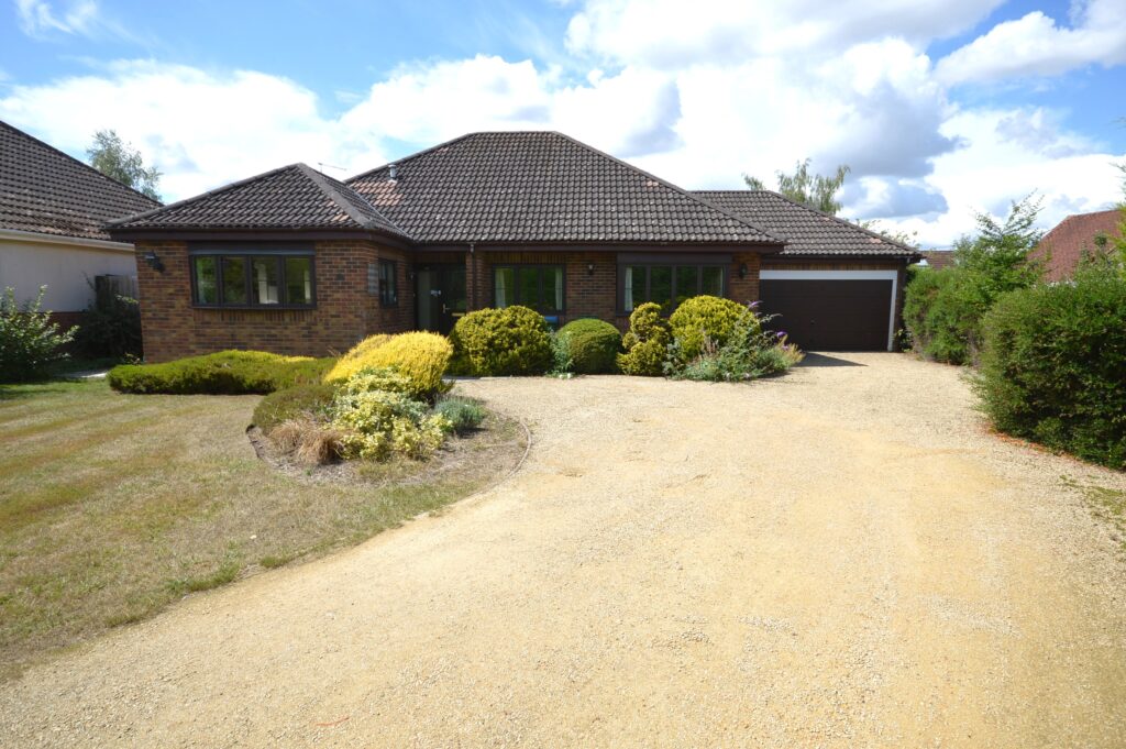 William Burt Close, Weston Turville, HP22