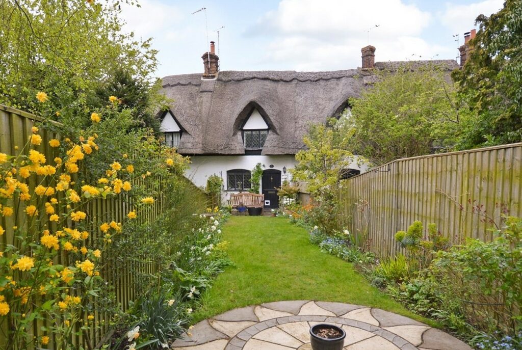 College Road South, Aston Clinton, HP22