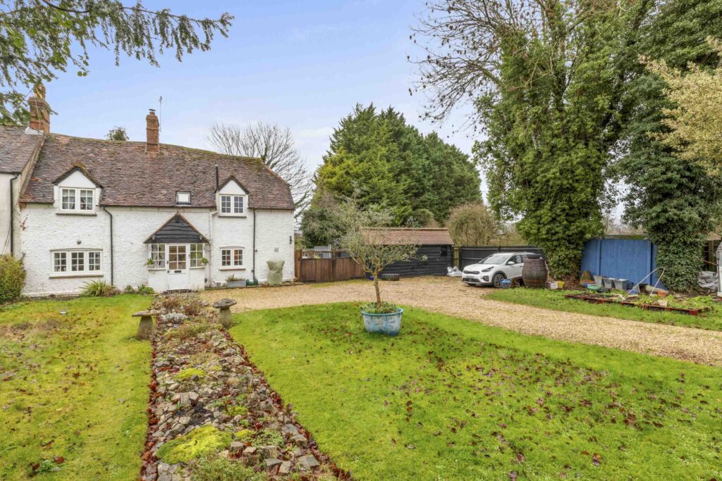 Aylesbury Road, Askett, HP27