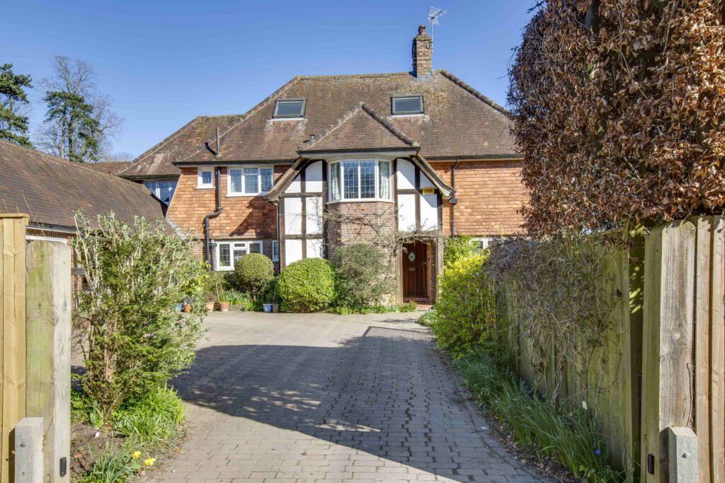 Park View, Aston Clinton, HP22