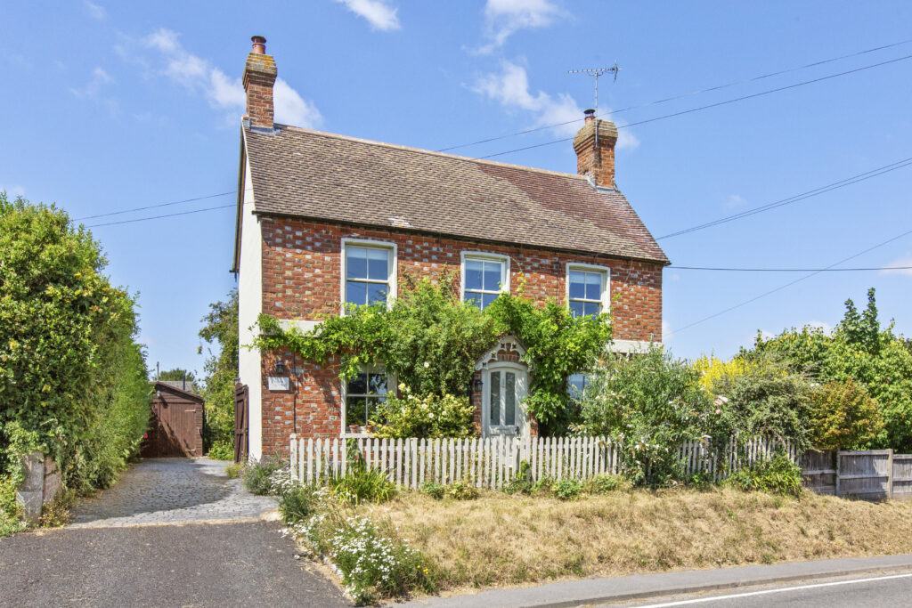 Aylesbury Road, Chearsley, HP18