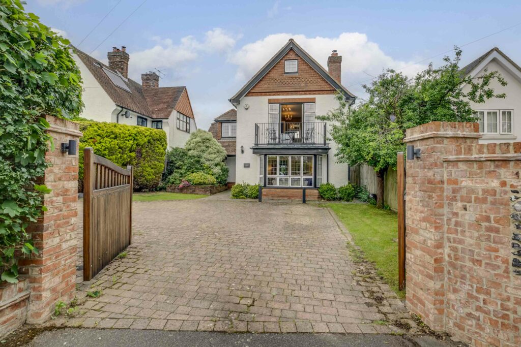 Bassetsbury Lane, High Wycombe, HP11