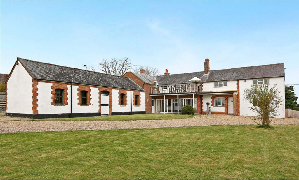 42 Bishopstone Road, Stone, HP17
