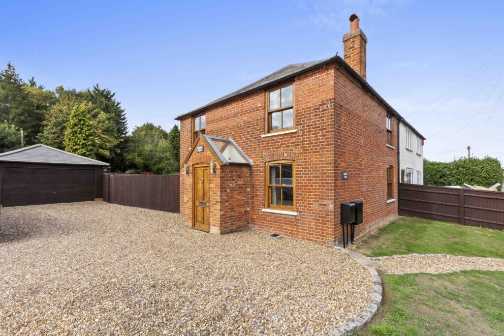 Wycombe Road, Saunderton, HP14