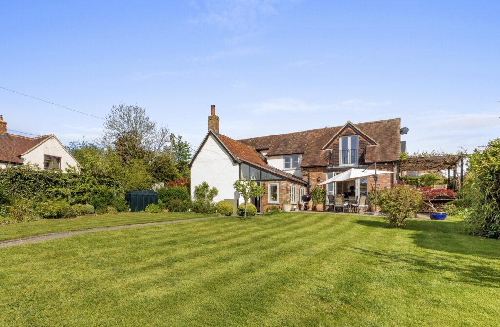Ickford Road, Shabbington, HP18