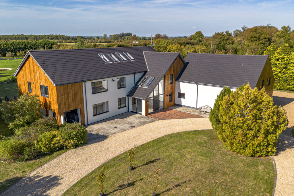 Crowbrook Road, Askett, HP27