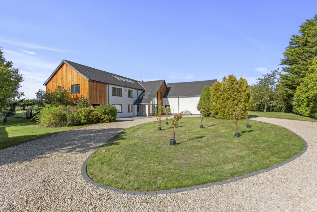 Crowbrook Road, Askett, HP27