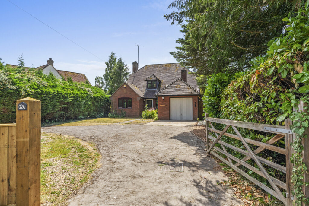 The Avenue, Worminghall, HP18