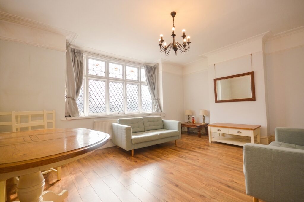 The Flat 4 Station Parade, Beaconsfield,