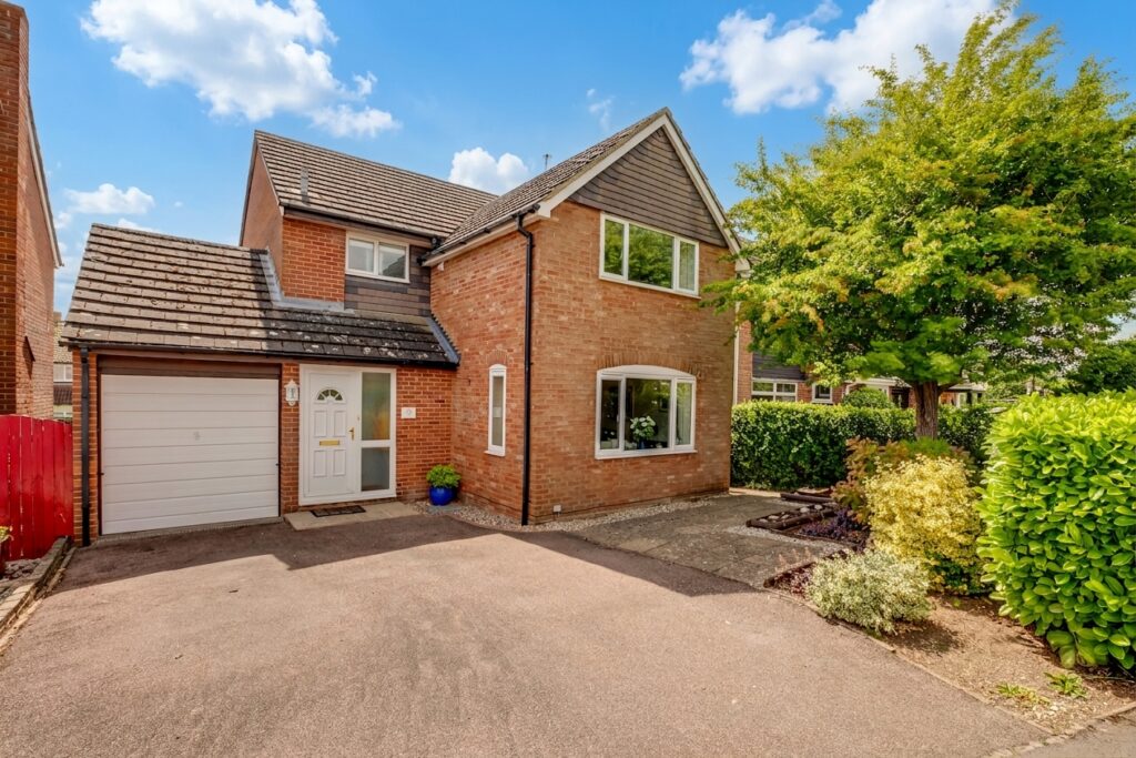 Old Windmill Way, Long Crendon, Buckinghamshire  HP18 9BQ