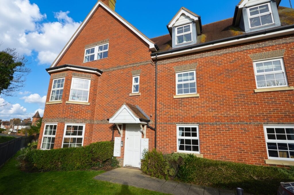 Phoenix Court, Thame, OX9