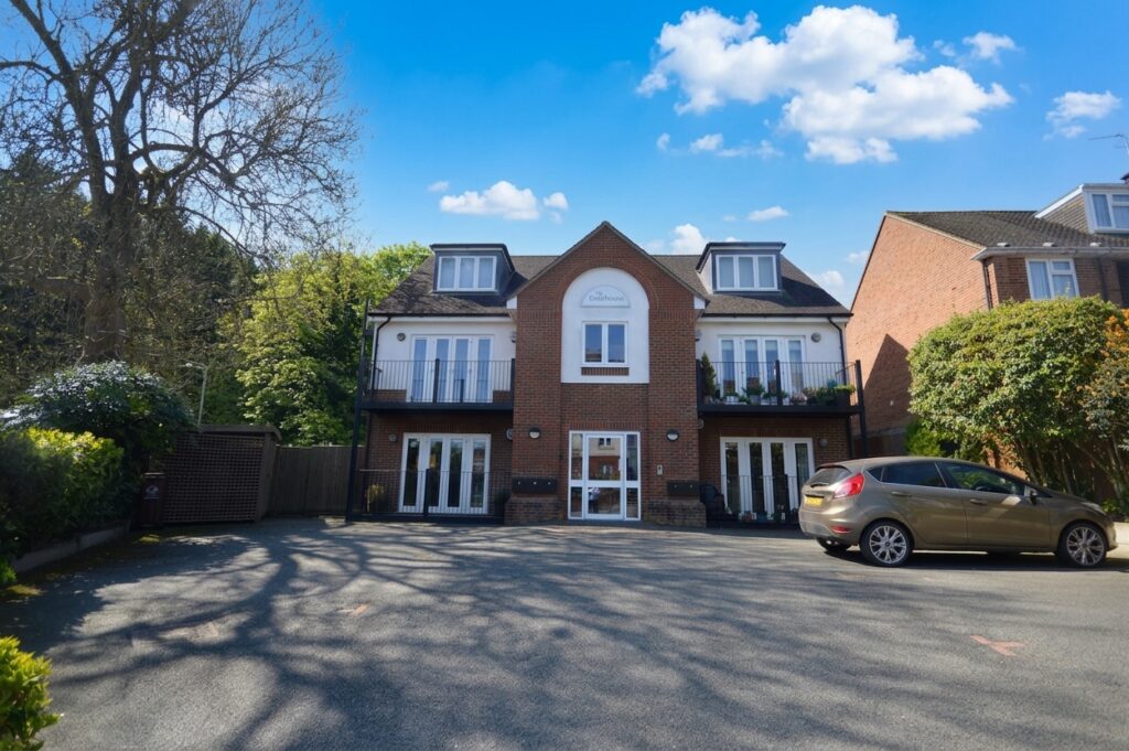 Cedar Avenue, Hazlemere, HP15