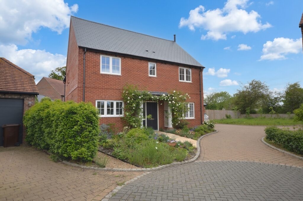 RUSHINGTON CLOSE BISHOPSTONE BUCKINGHAMSHIRE HP17 8YF