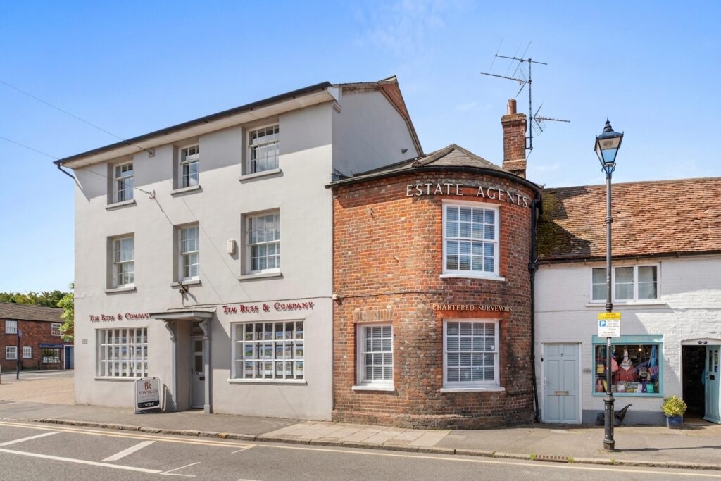 1 High Street, High Street, HP27