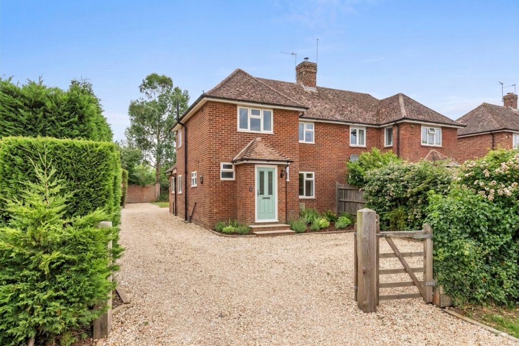 Brill Road, Oakley, HP18