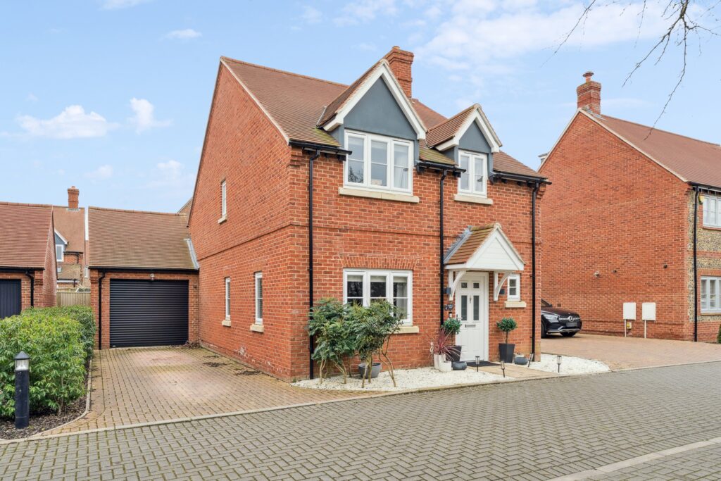 Pfullmann Street, Aston Clinton, HP22