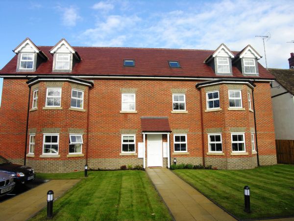 Phoenix Court, Thame, OX9